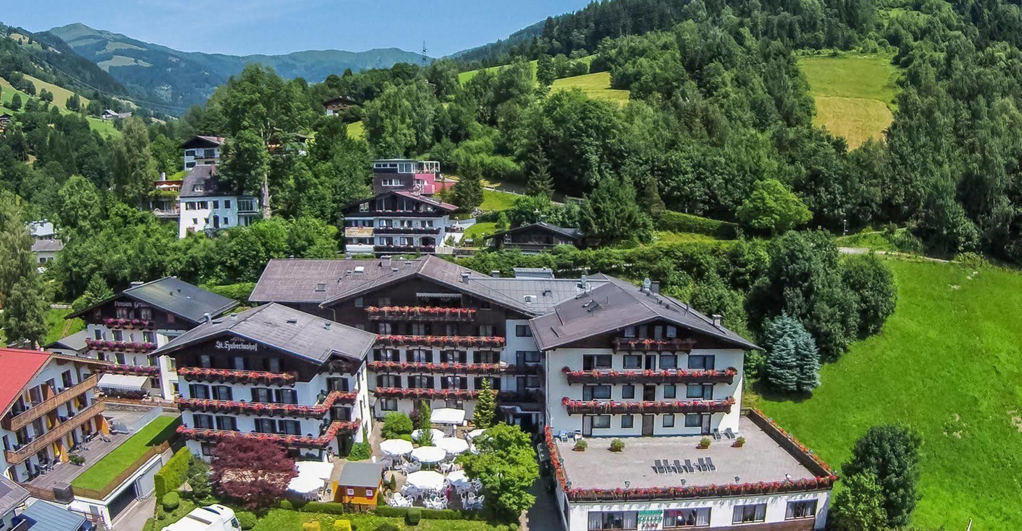 Hotel St. Hubertushof Целль-ам-Зеє Екстер'єр фото